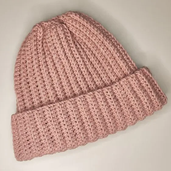 כובע סרוג בצבע ורוד