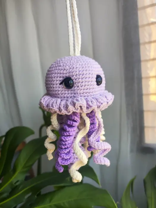 רעשן מדוזה סגול לתלייה