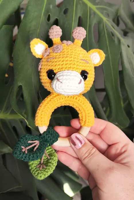 רעשן ג'ירף צהוב